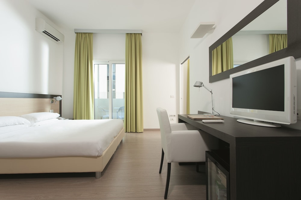 FAMILY, DOUBLE OR TWIN BED