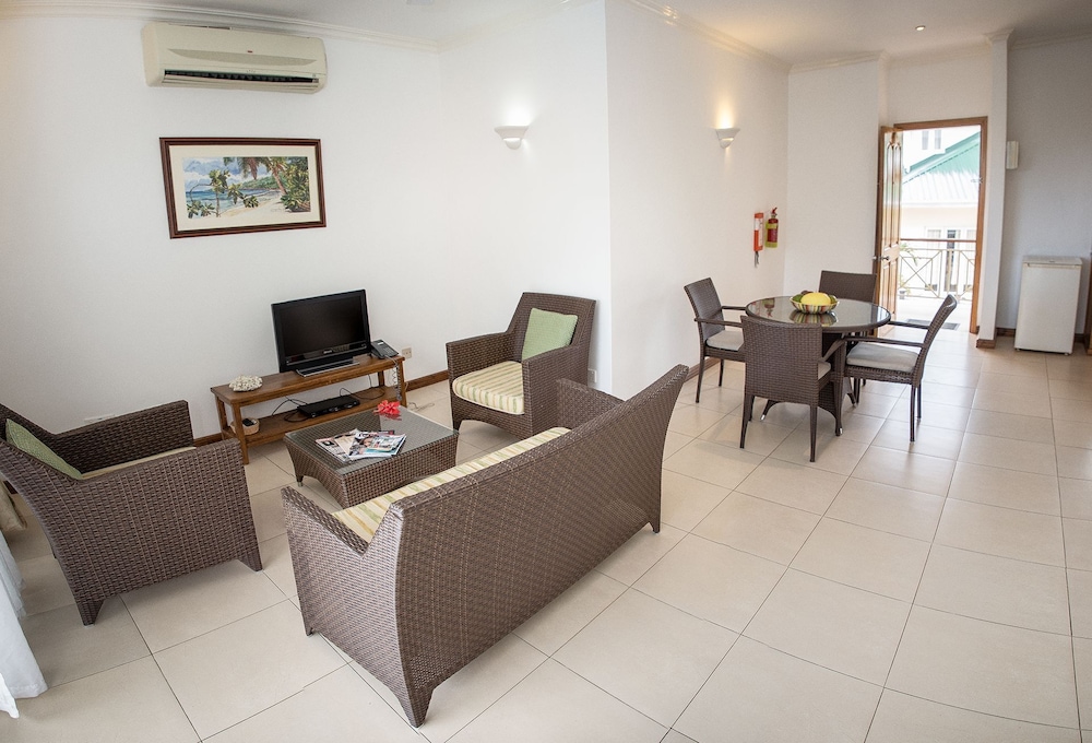 Marie Laure Suites 16/29