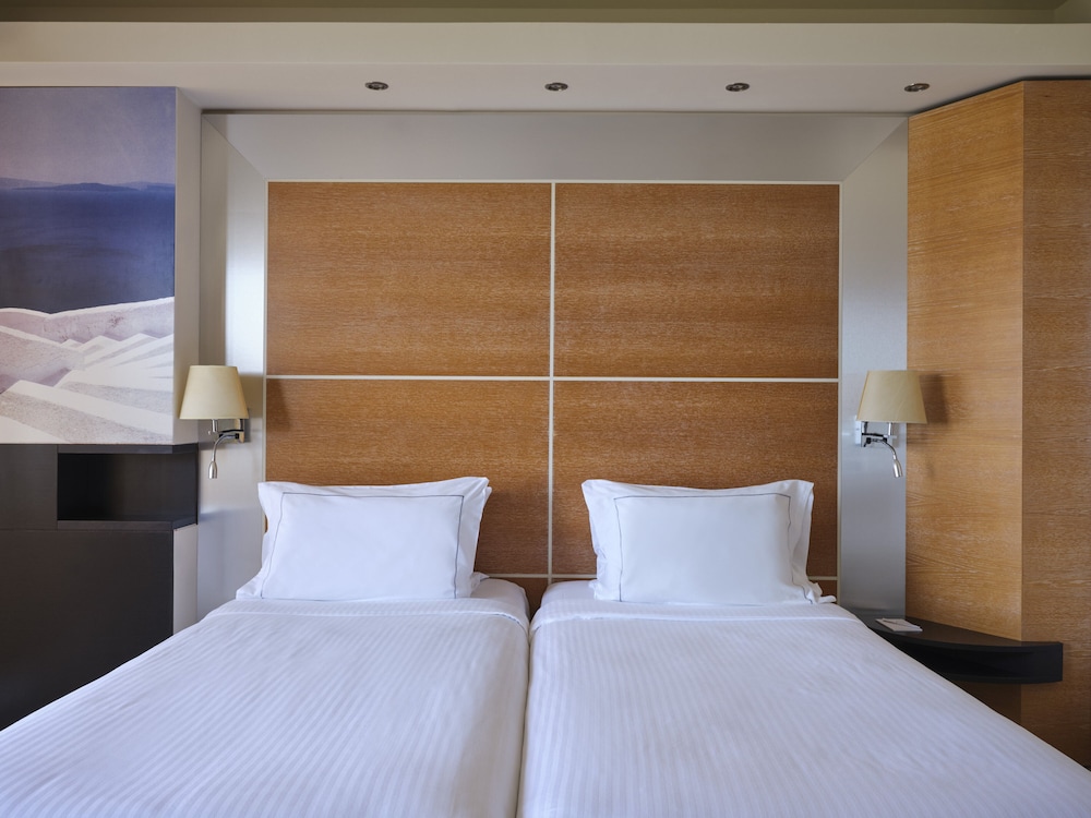 ROOM, DOUBLE BED, PARTIAL SEA VIEW