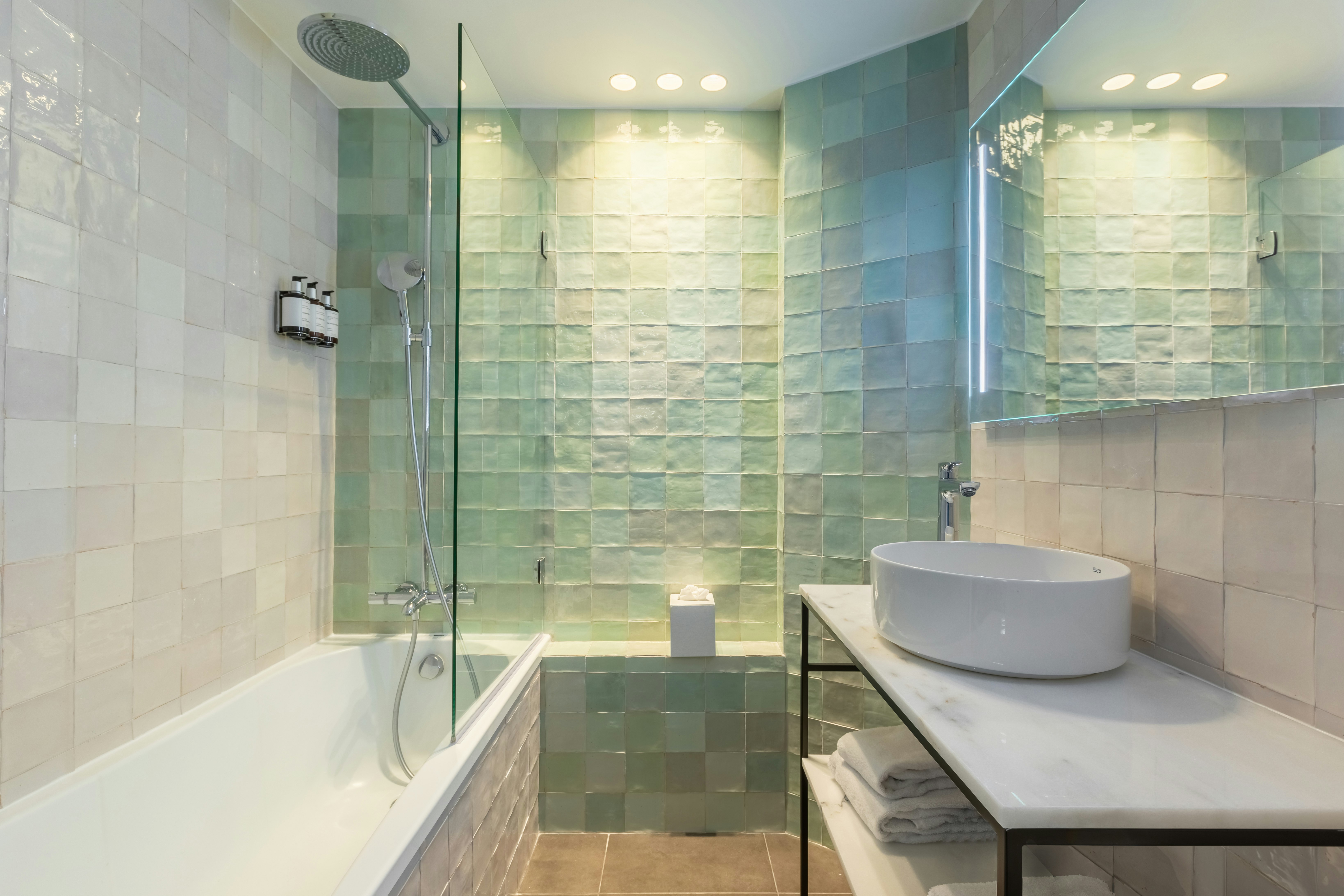 Voco Paris Montparnasse Ex Holiday Inn Paris Gare Montparnasse 64/64