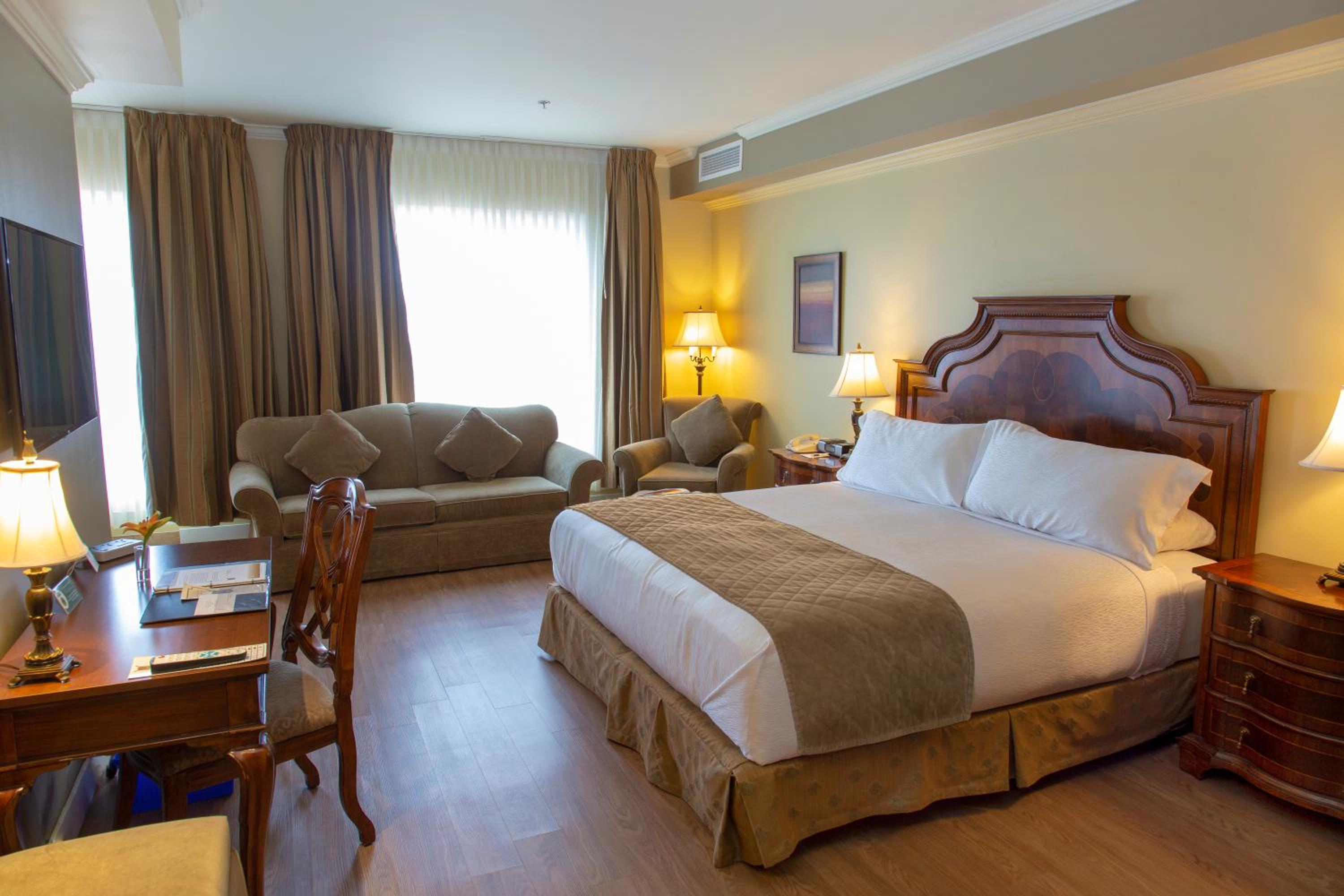 Junior Suite, Deluxe