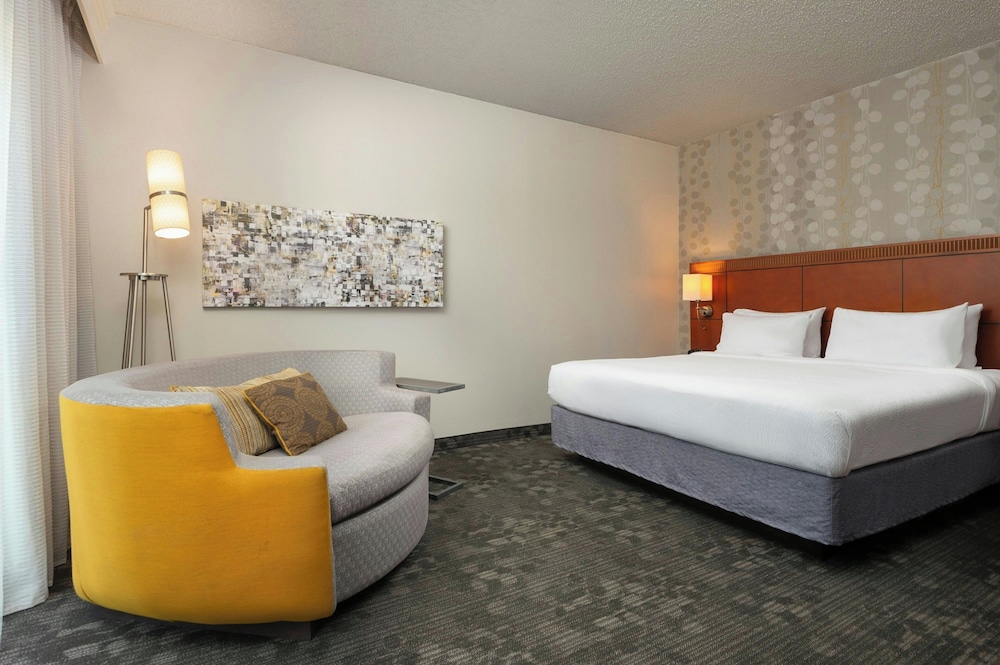 Room at Courtyard Dallas-Fort Worth/Bedford, BEDFORD - TX