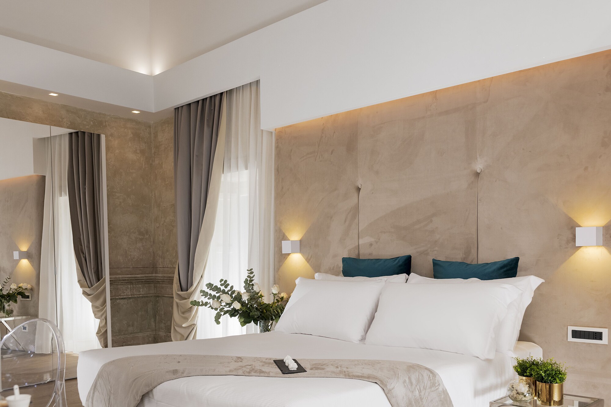 SUPERIOR, DOUBLE OR TWIN BED