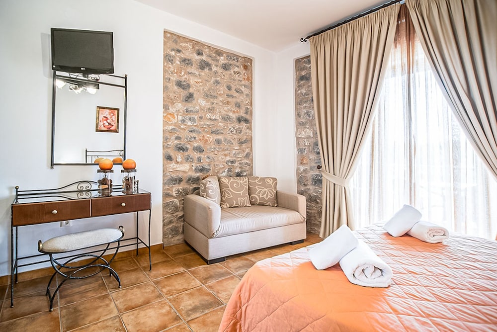 Vathi Hotel 10/50