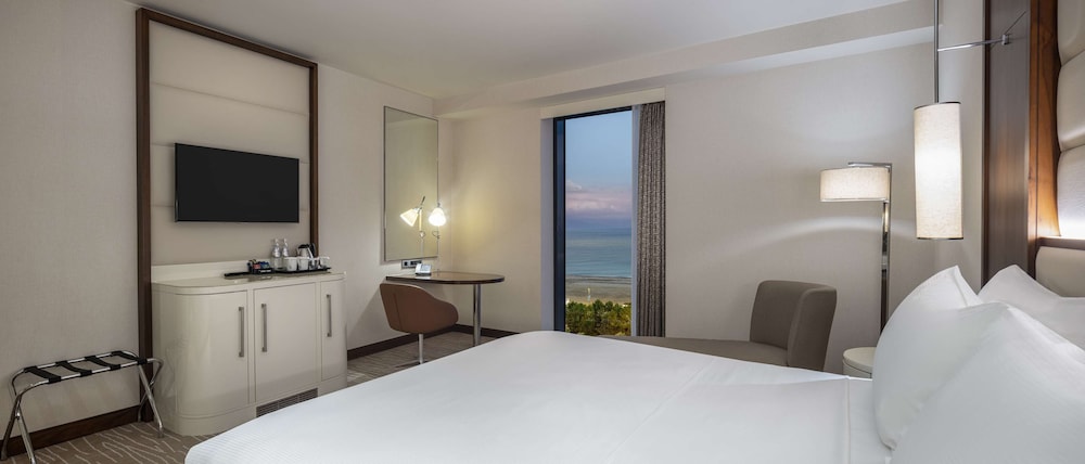 ROOM, KING BED