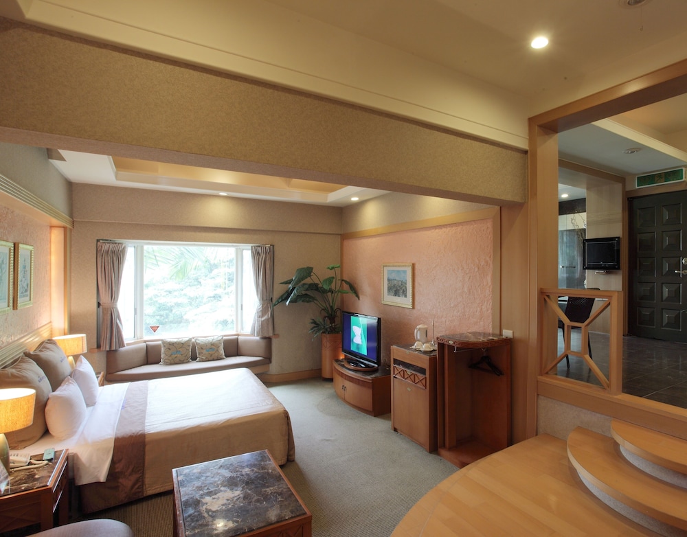 Regale Villa Hotel 45/73