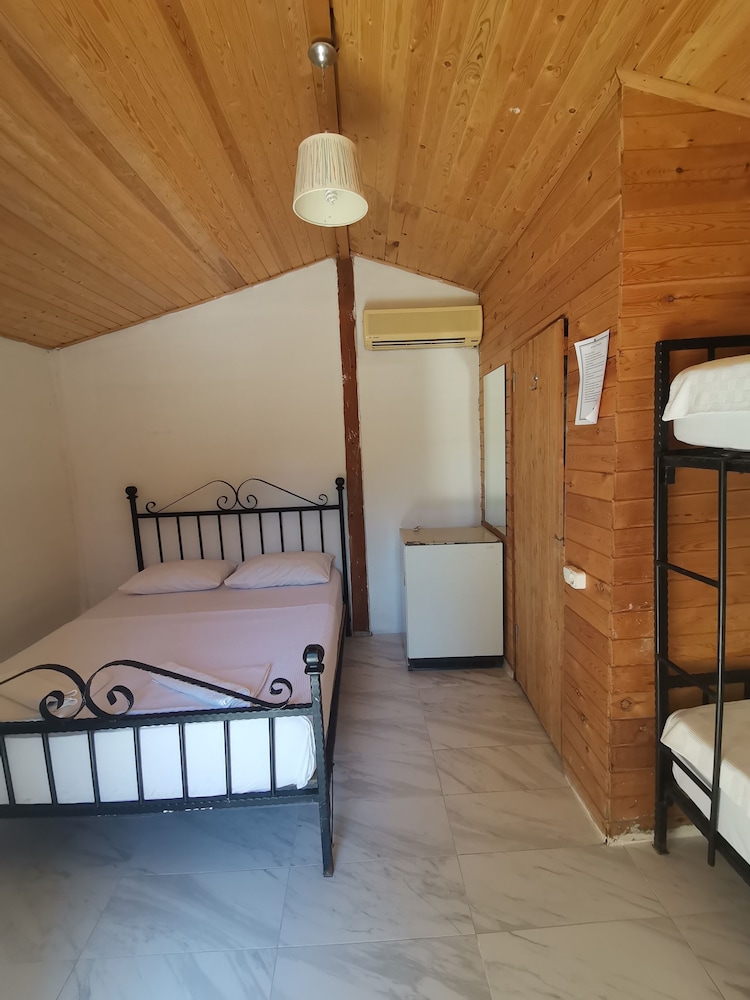 Pitos Bungalows 8/50