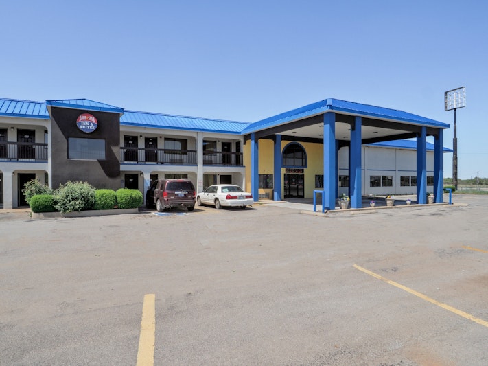 Lonestar Inn Suites, Erick OK Hwy 40 13/16