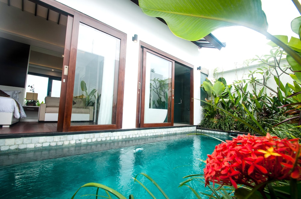 Anari Villas Kuta 10/65