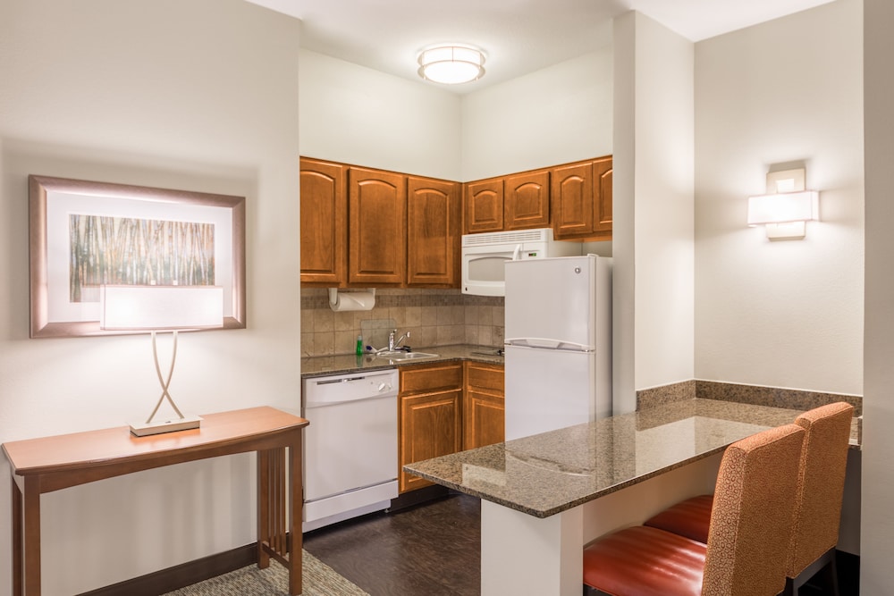 Staybridge Suites Kansas City-Independence 46/63