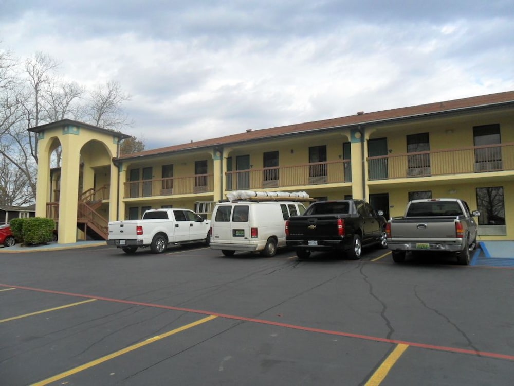 Days Inn And Suites Selma 42/54