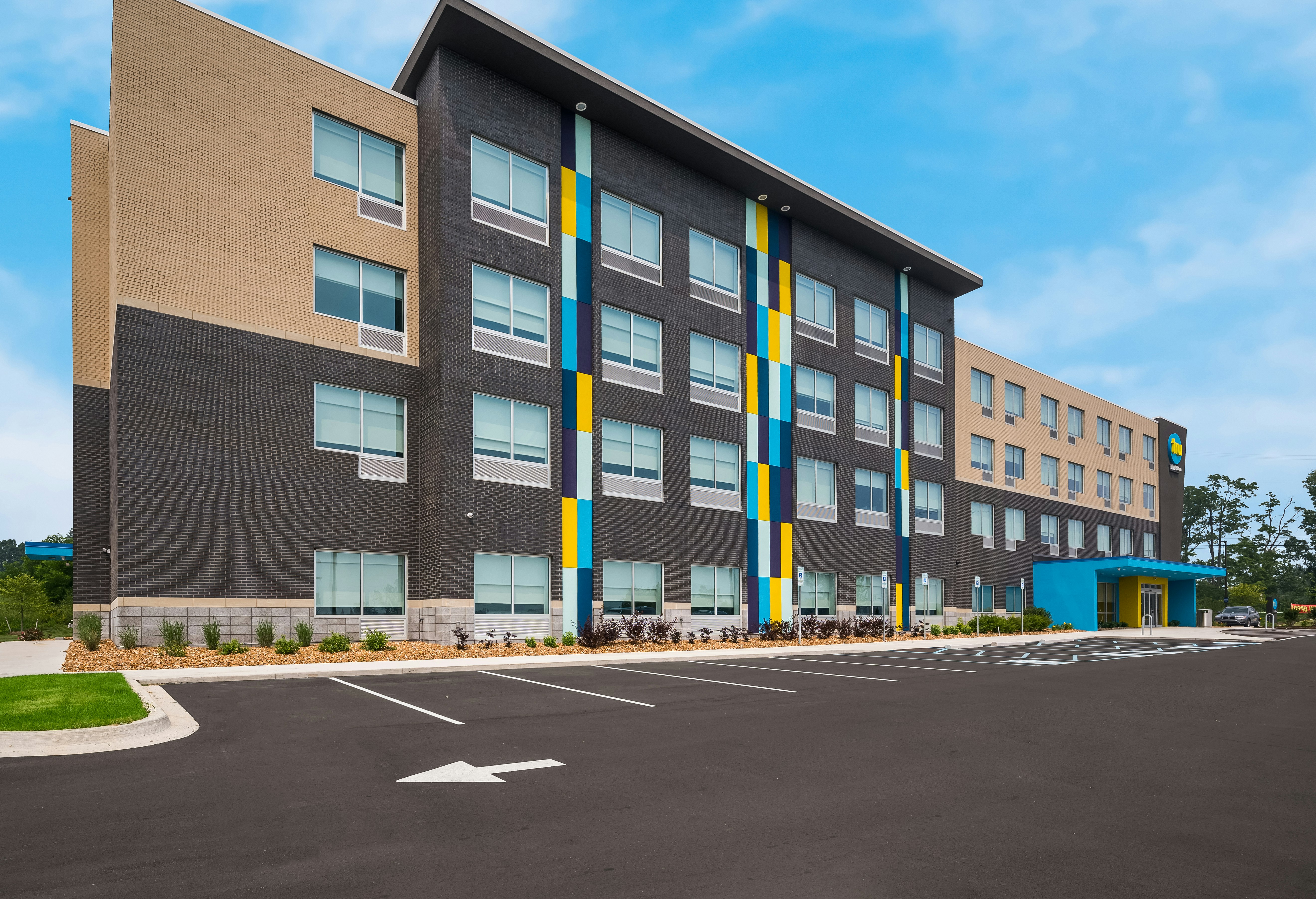 Tru by Hilton Novi Detroit 24/24