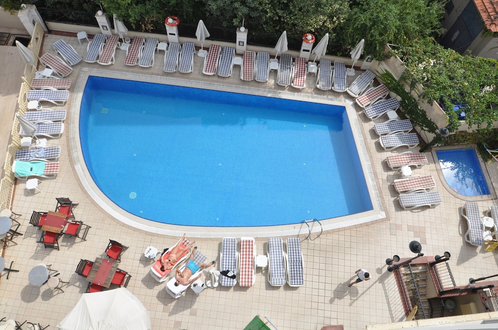 Almena Hotel 8/17