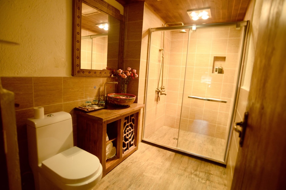 E-Outfitting Boutique Hotel Shangri-La 64/66