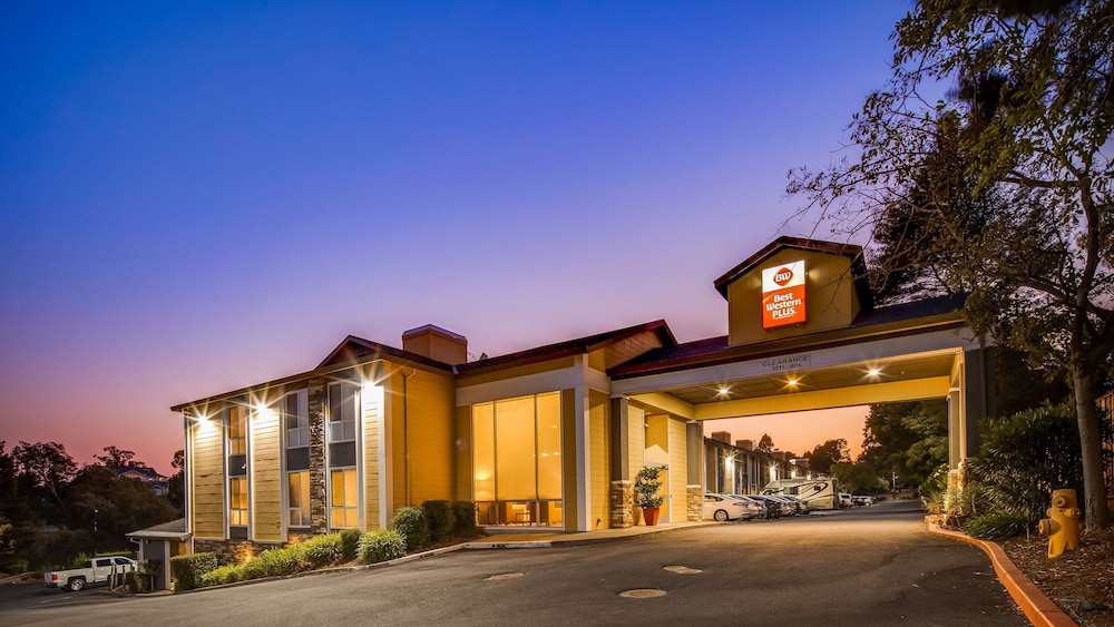 Best Western Plus Heritage Inn 1/40