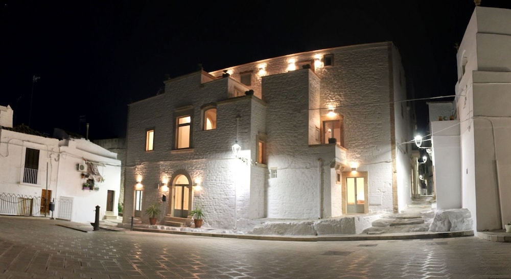 Palazzo Camarda 30/42