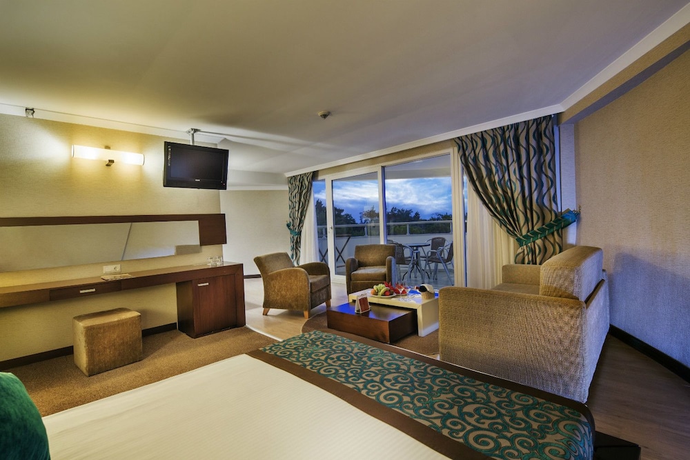Catamaran Resort Hotel 31/71