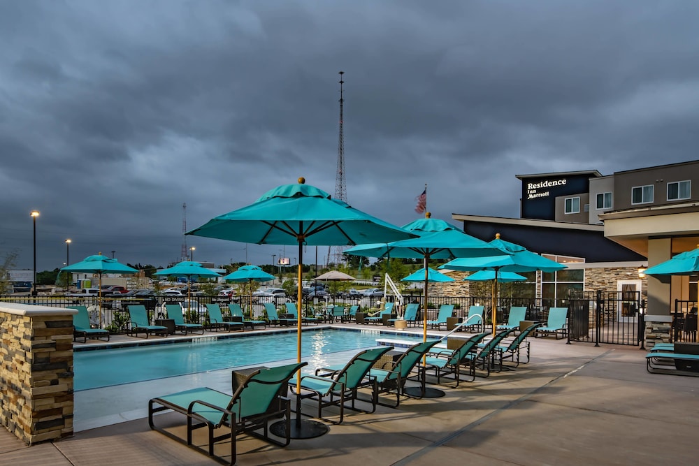 Residence Inn By Marriott Dallas At The Canyon 9/53