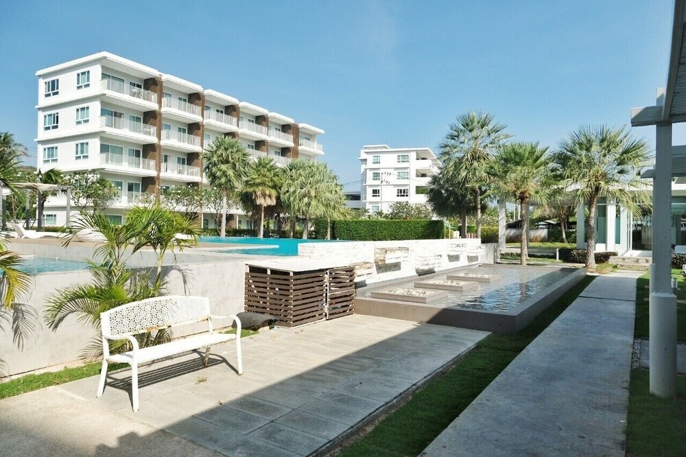The Sea Condominium 53/67
