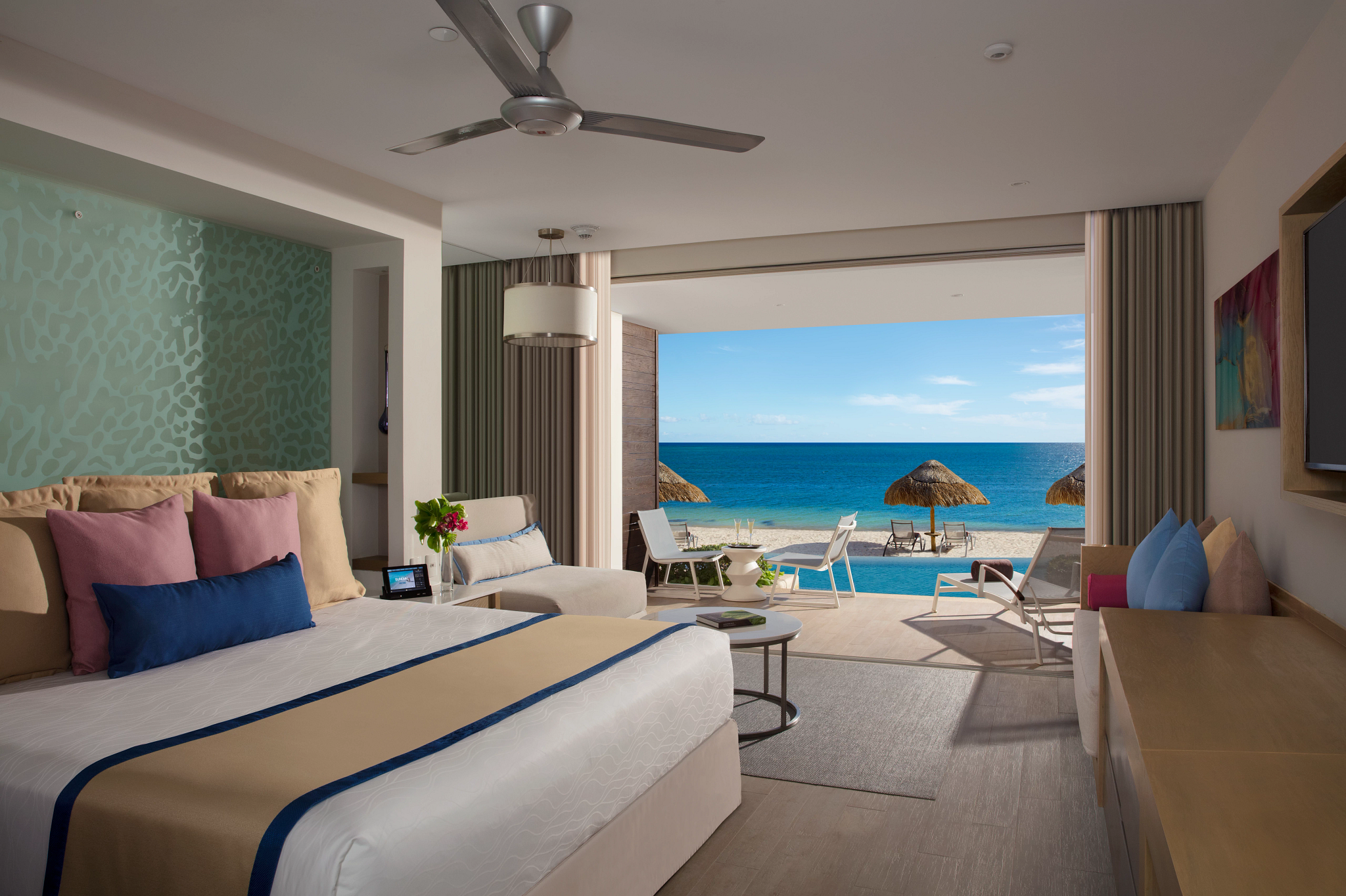 Preferred Club, Swim Out, Master, King Bed, Ocean Front