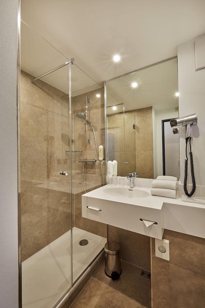 غرفة سوبيريور بسريرين منفصلين، H Hotel Koln Bruhl 9/10