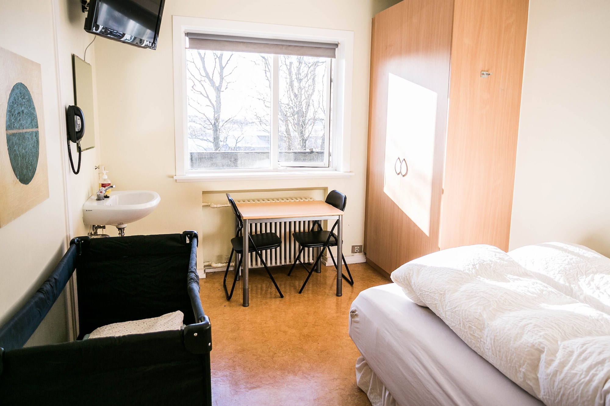 ROOM, DOUBLE BED