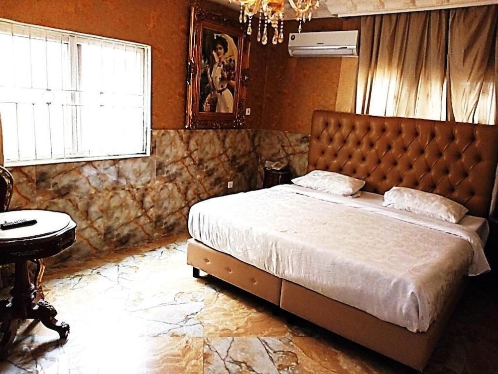 Grand Emperor Hotel 15/40