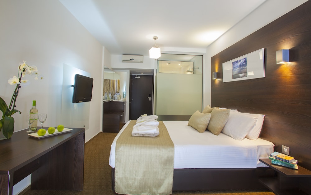 ibis Styles Larnaca Finikoudes Beach 11/32