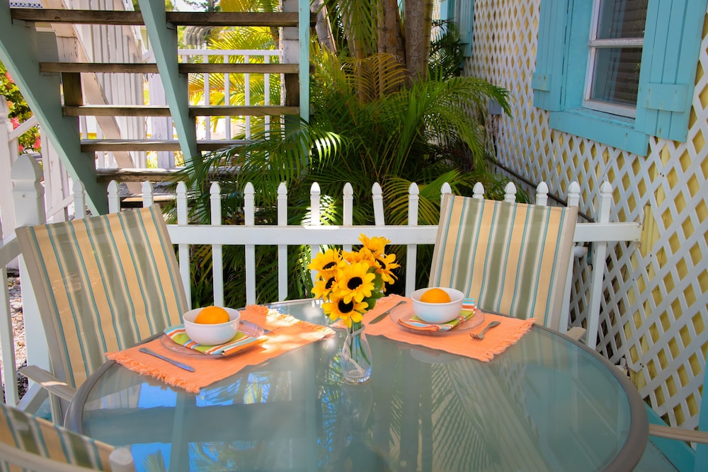 Cedar Cove Resort & Cottages 74/78