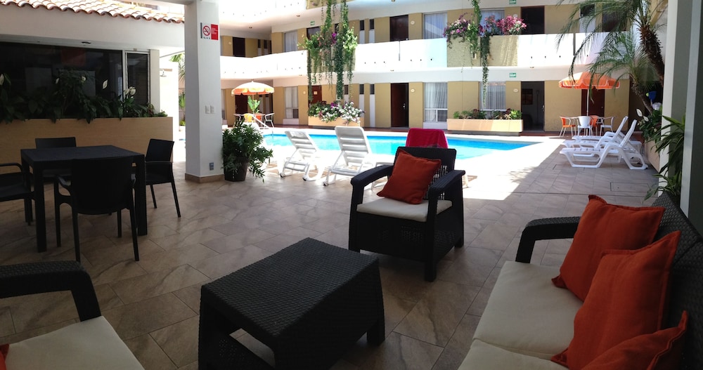 Azteca Inn Hotel 43/62