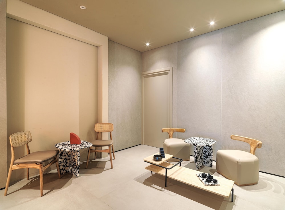 LIV Mackenzie Beach Suites 33/55