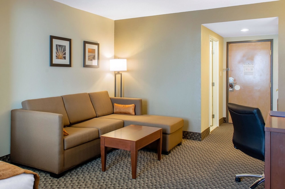 Comfort Inn and Suites Biloxi D Iberville 32/47