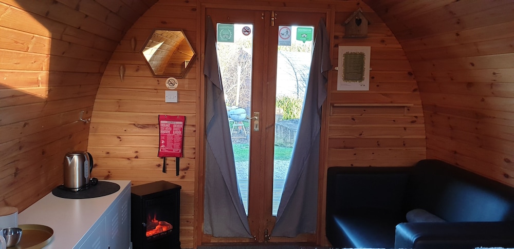 The Little Hide - Grown Up Glamping 49/50