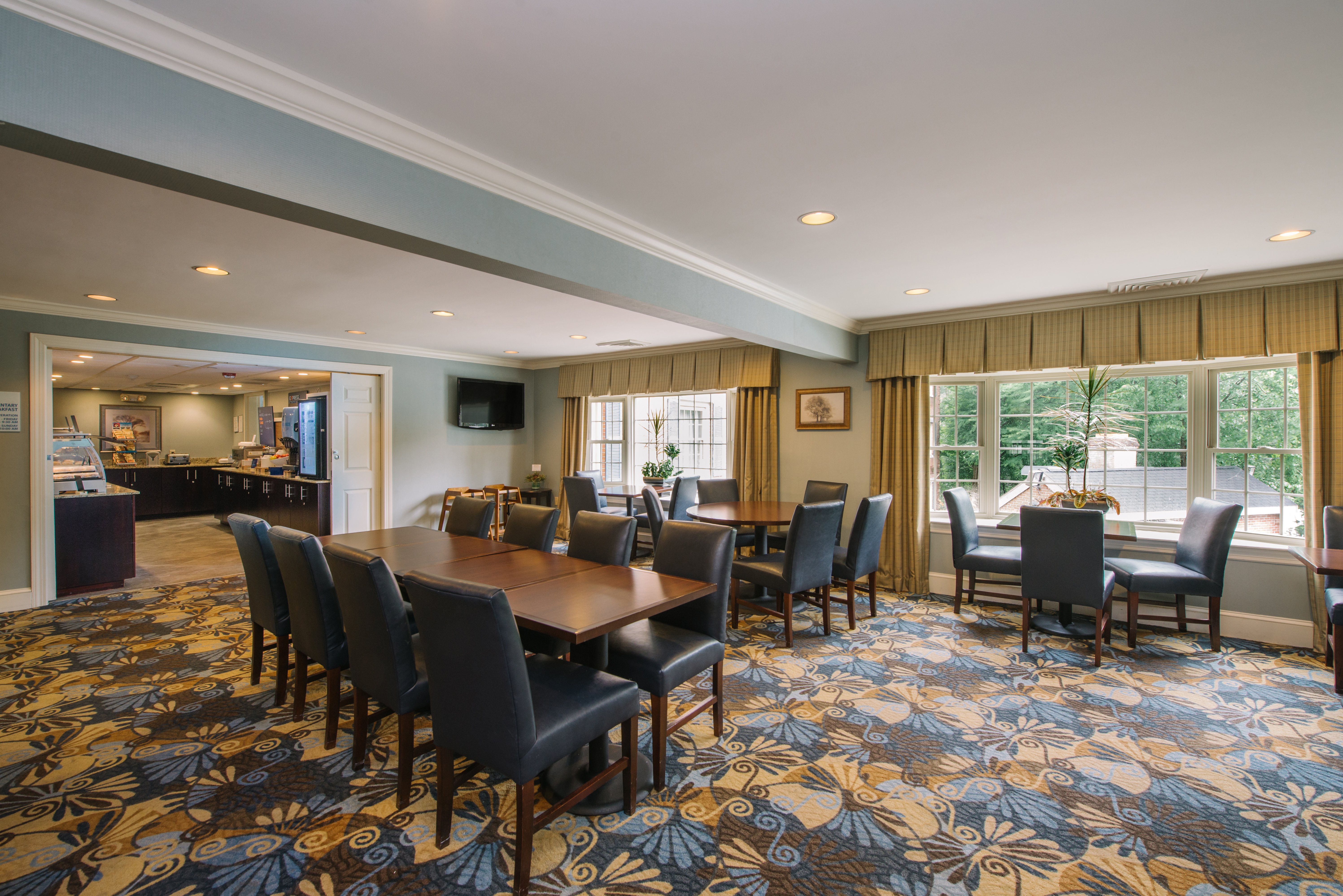 Holiday Inn Express Suites Merrimack 46/55