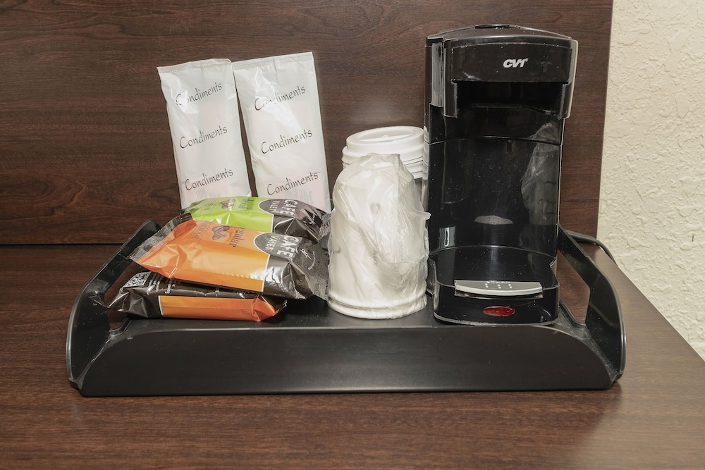 Econo Lodge Inn & Suites Monee 28/59
