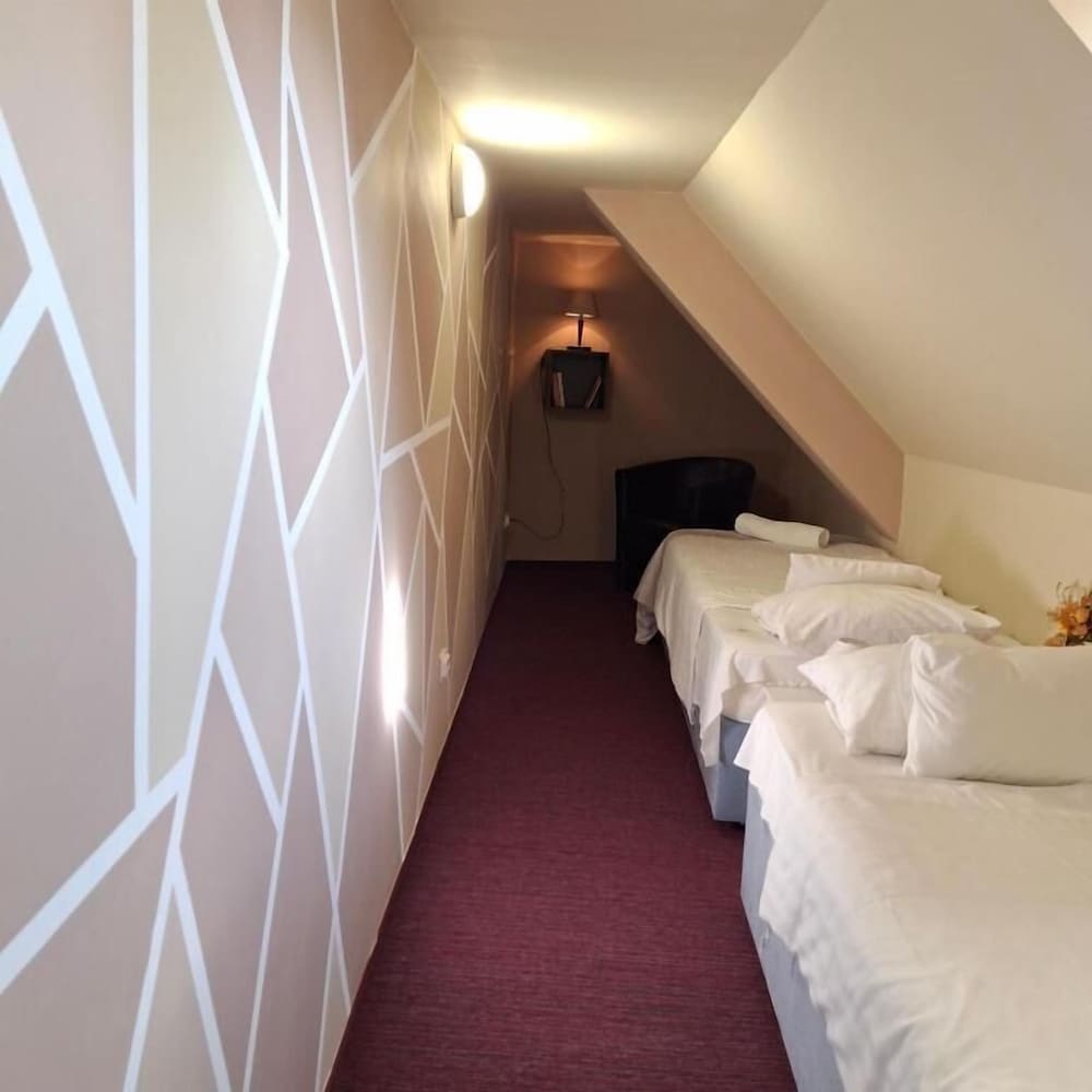 Hotel Unicornis 13/83