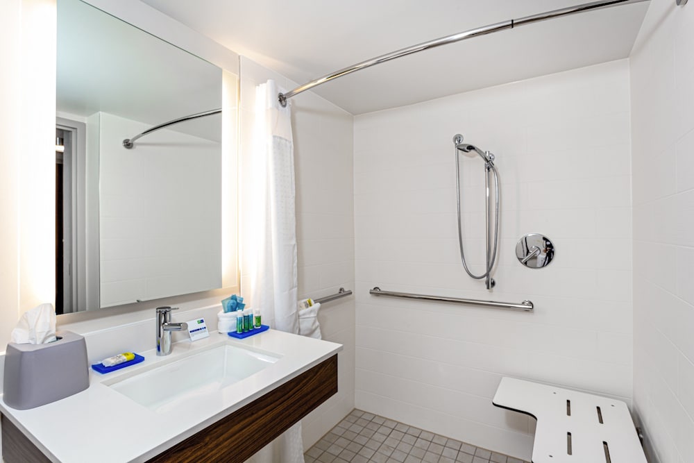 Holiday Inn Express Tampa-Brandon 16/52