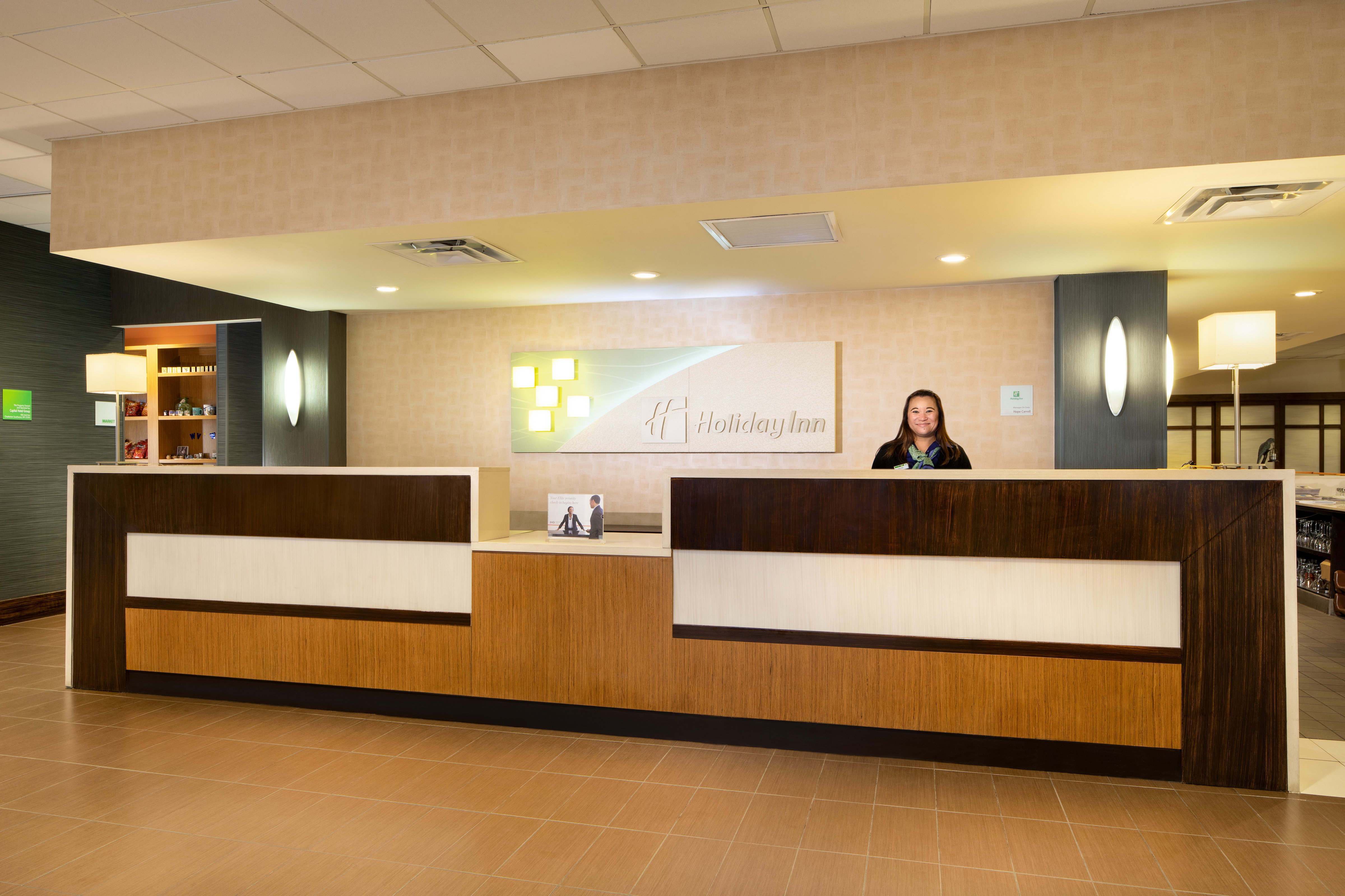 Holiday Inn & Suites Charleston West by IHG 5/32