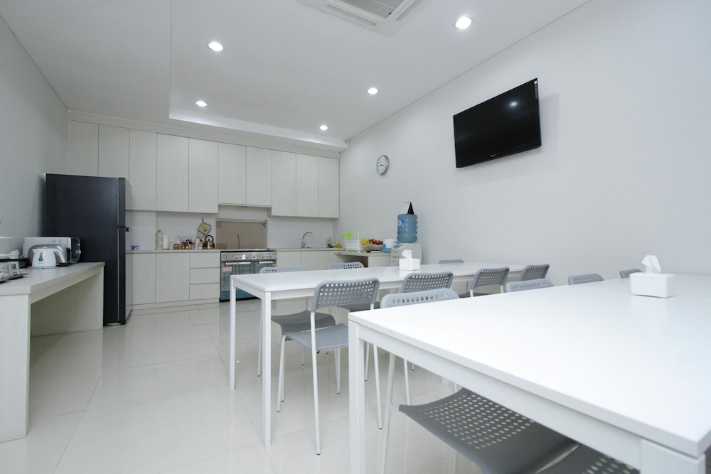 Mk House Scbd 21/26