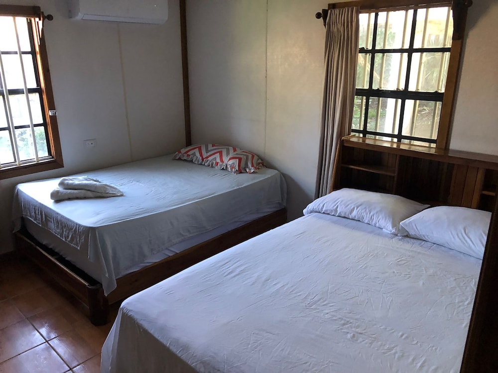 كابينة بسريرين مزدوجين بـ3 غرف نوم بمنطقة جلوس، Coconut Tree West End 2/2