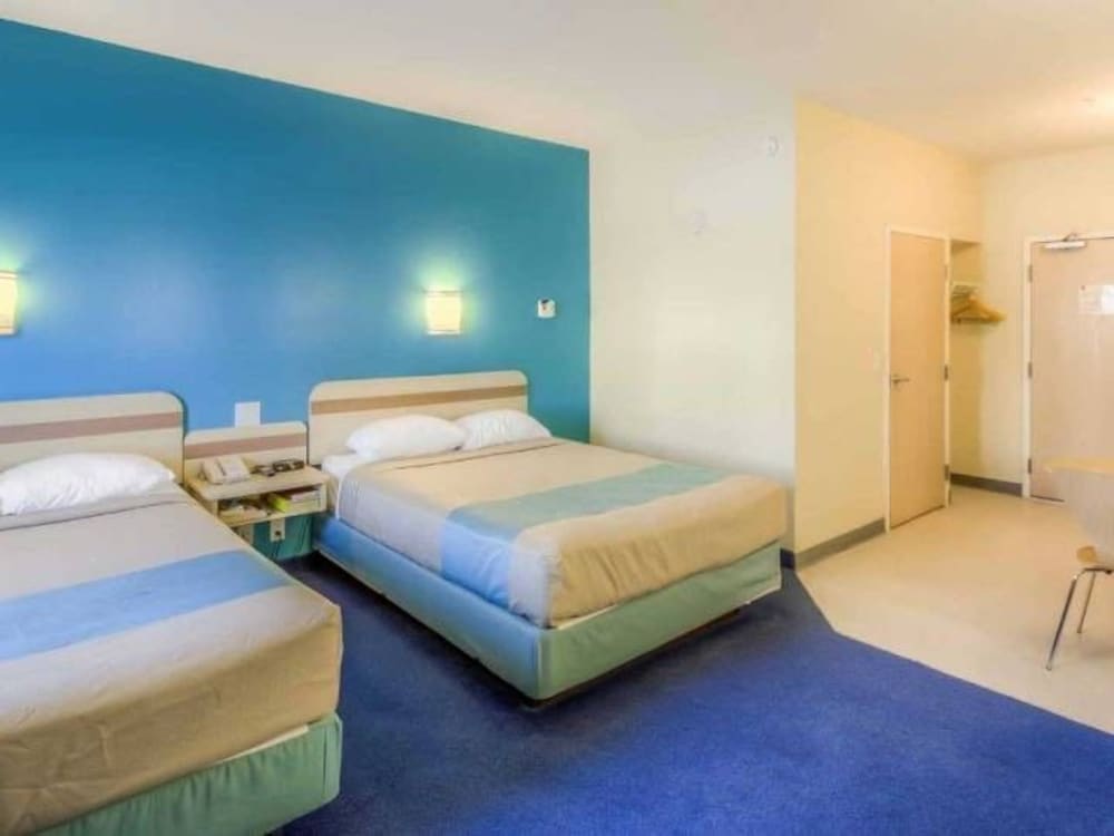 Super 8 by Wyndham Estevan 21/47