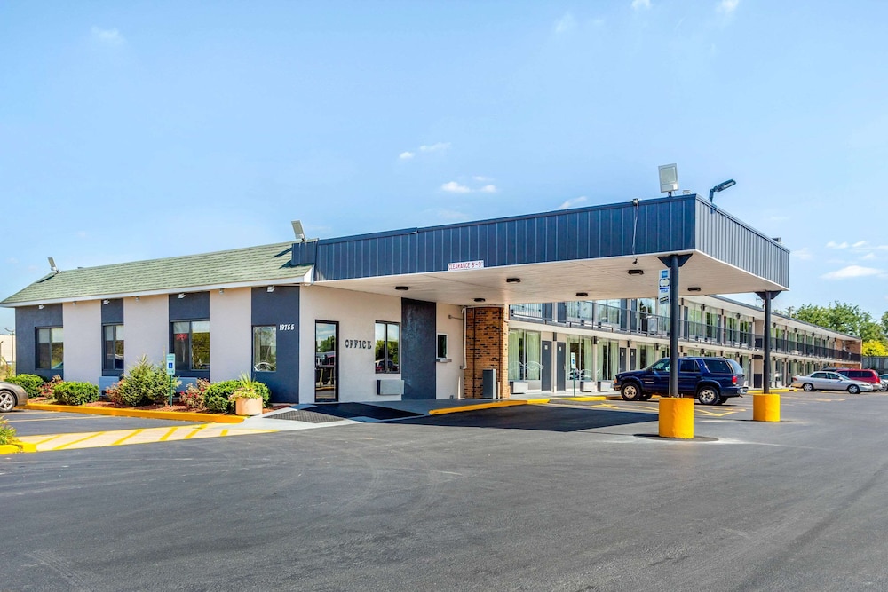 Econo Lodge Shorewood 1/31