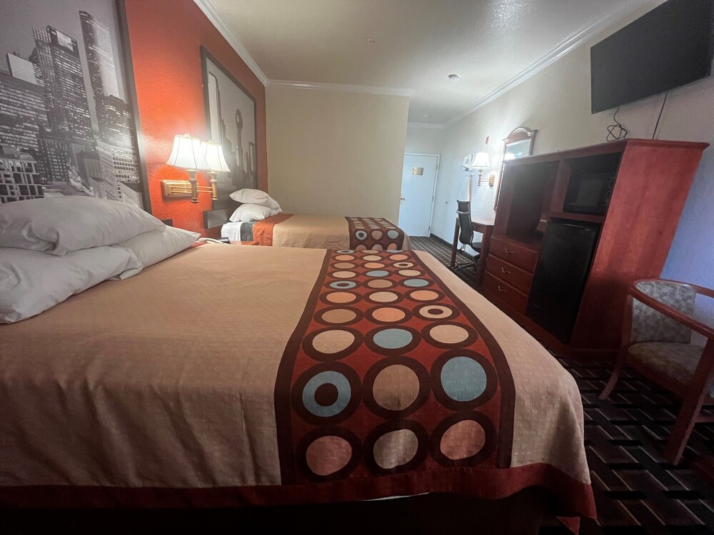 Standard, 2 Queen Beds, Super 8 By Wyndham Brookshire Tx 3/6