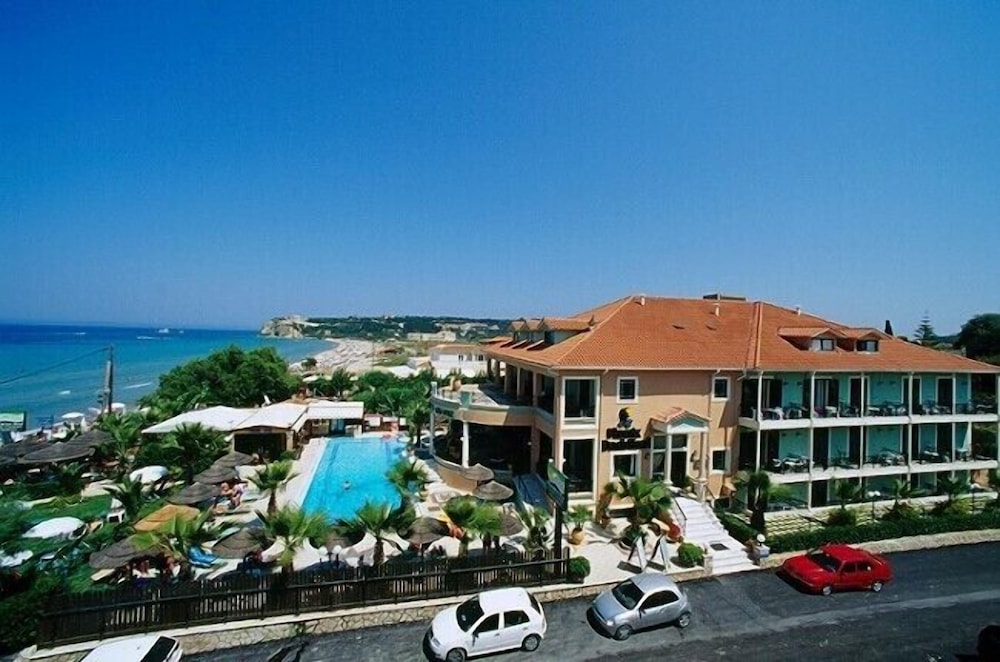 Phoenix Beach Hotel 3/72
