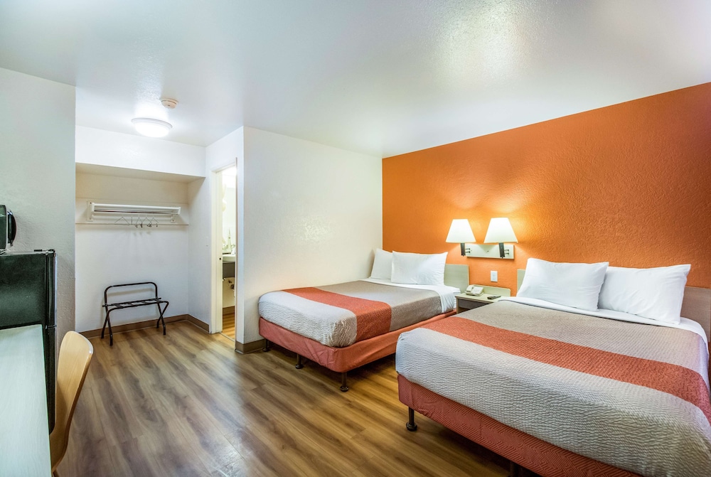 Motel6 Youngtown, AZ - Phoenix - Sun City 15/45