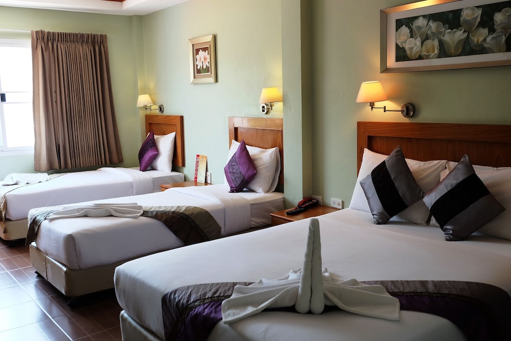 ROOM, QUADRUPLE