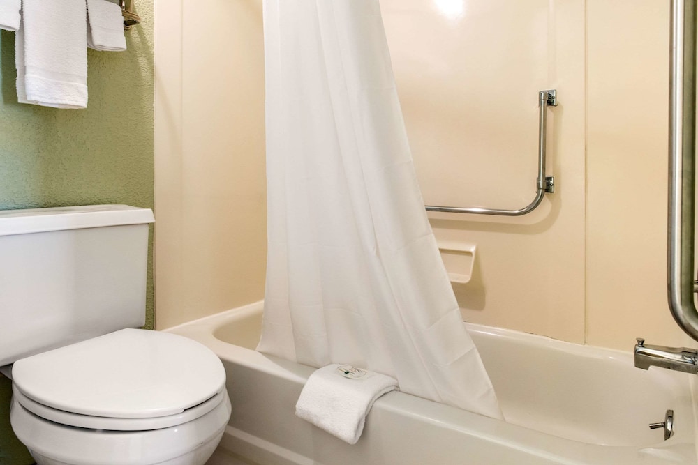 Quality Inn Huntingburg - Jasper 11/37