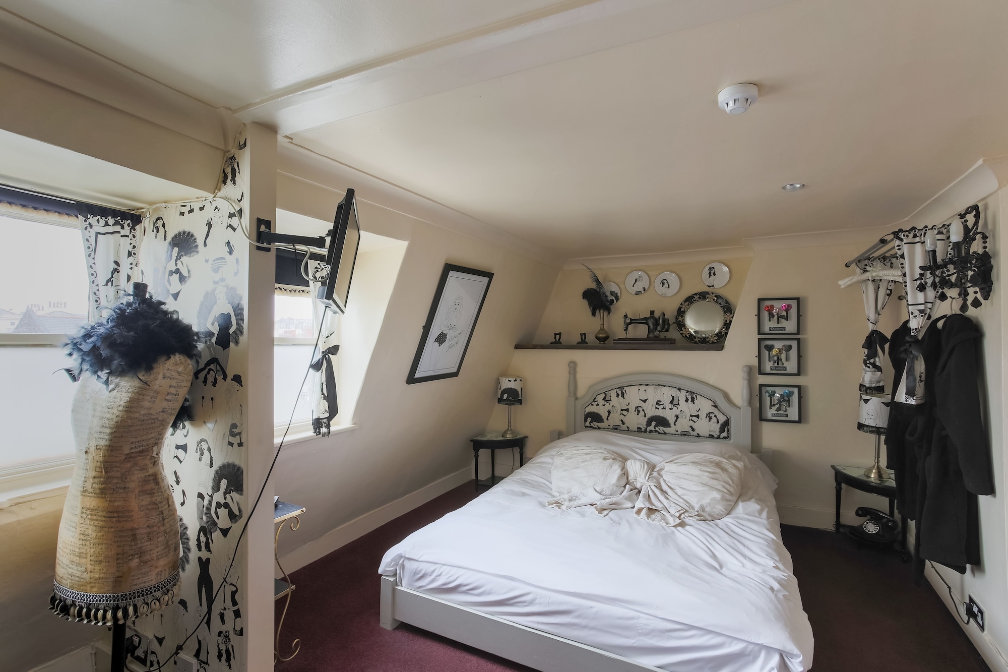 Boutique, King Bed