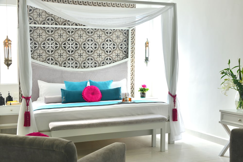Unic Design Hotel 8/50