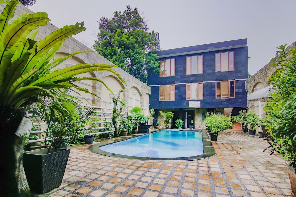 OYO 90094 Gayatri Residence 26/30